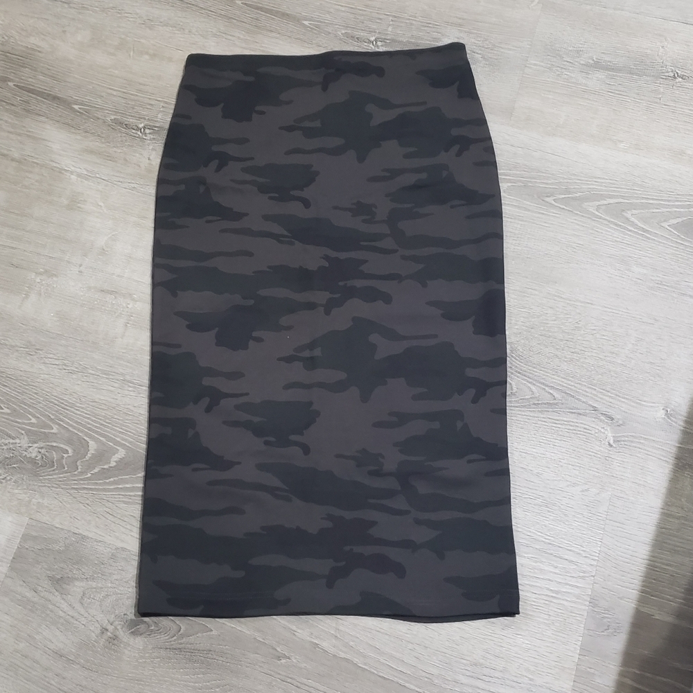 Sanctuary Camo Pull On Pencil Skirt
